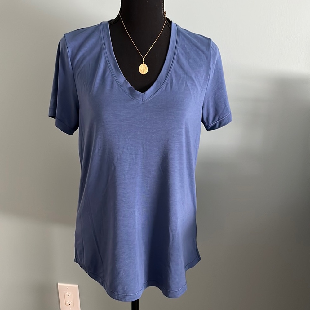Athleta womens v neck